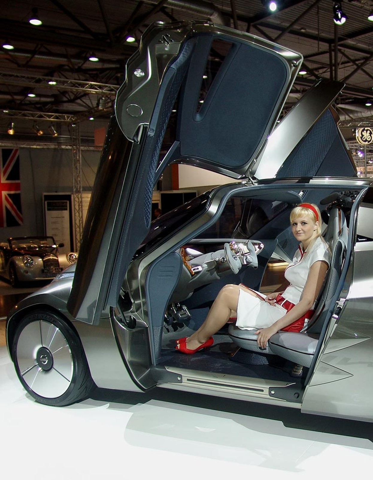 AMI/AMITEC 2008: dziewczyny i samochody