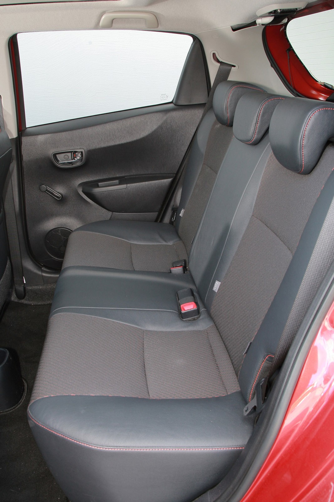 Test nowej Toyoty Yaris, radzimy którą wersję wybrać automat czy manual?