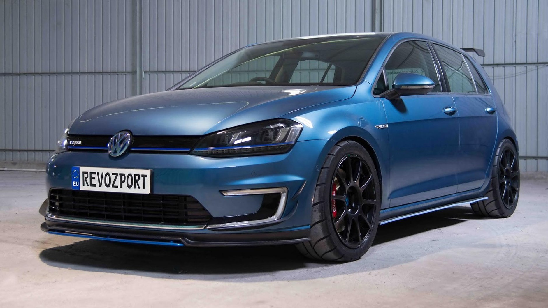 Wyścigowy Volkswagen Golf na prąd