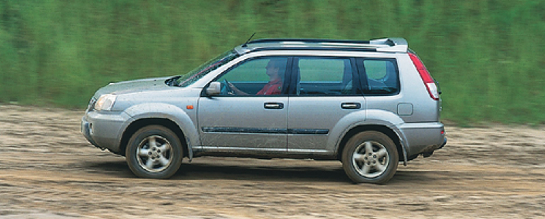 Jeep Cherokee, Nissan X-Trail, Honda CR-V i Toyota RAV4 - Konkurencyjne SUV-y z silnikami benzynowymi