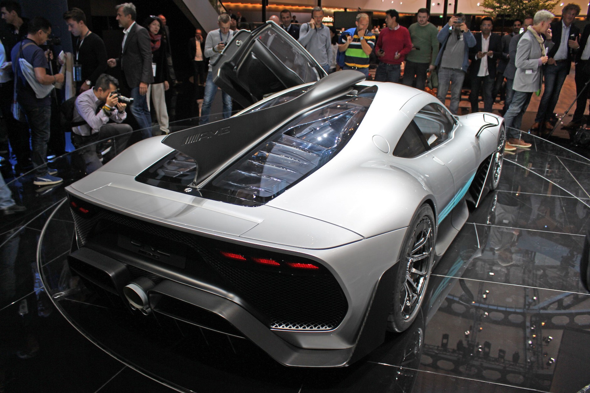 Supersamochody skradły show we Frankfurcie