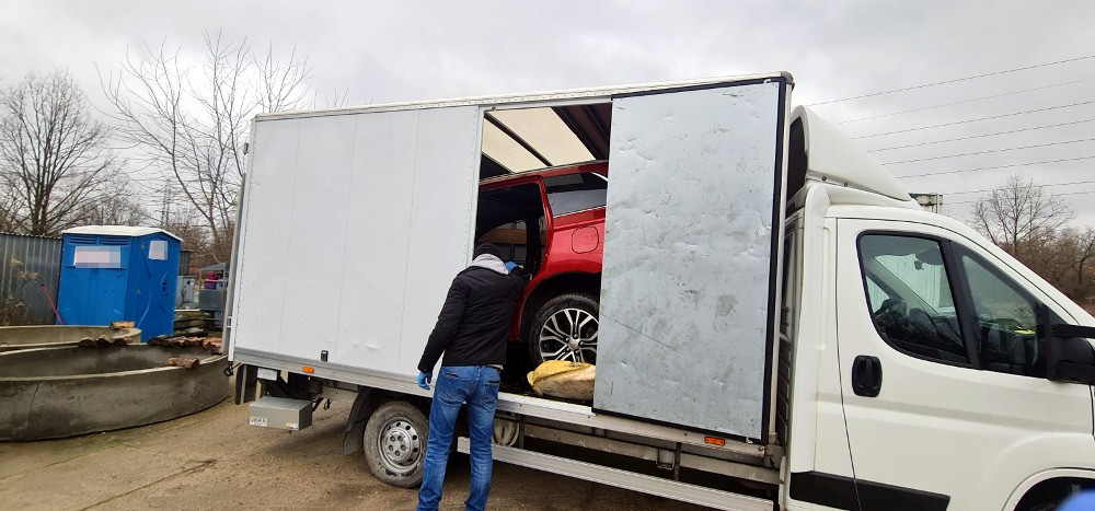 Policjanci z warszawskiej Ochoty rozbili dziuplę samochodową