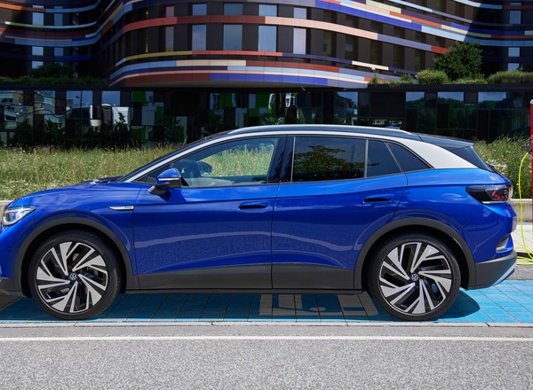 Volkswagen ID.4 nie ma szczęścia – produkcja znowu stanęła. Tym razem przez klamki