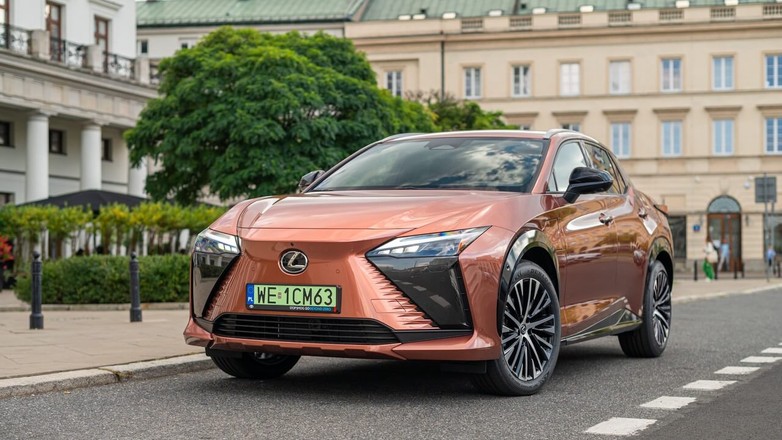 Lexus RZ