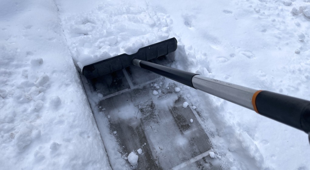 Odśnieżanie publicznego chodnika przy posesji