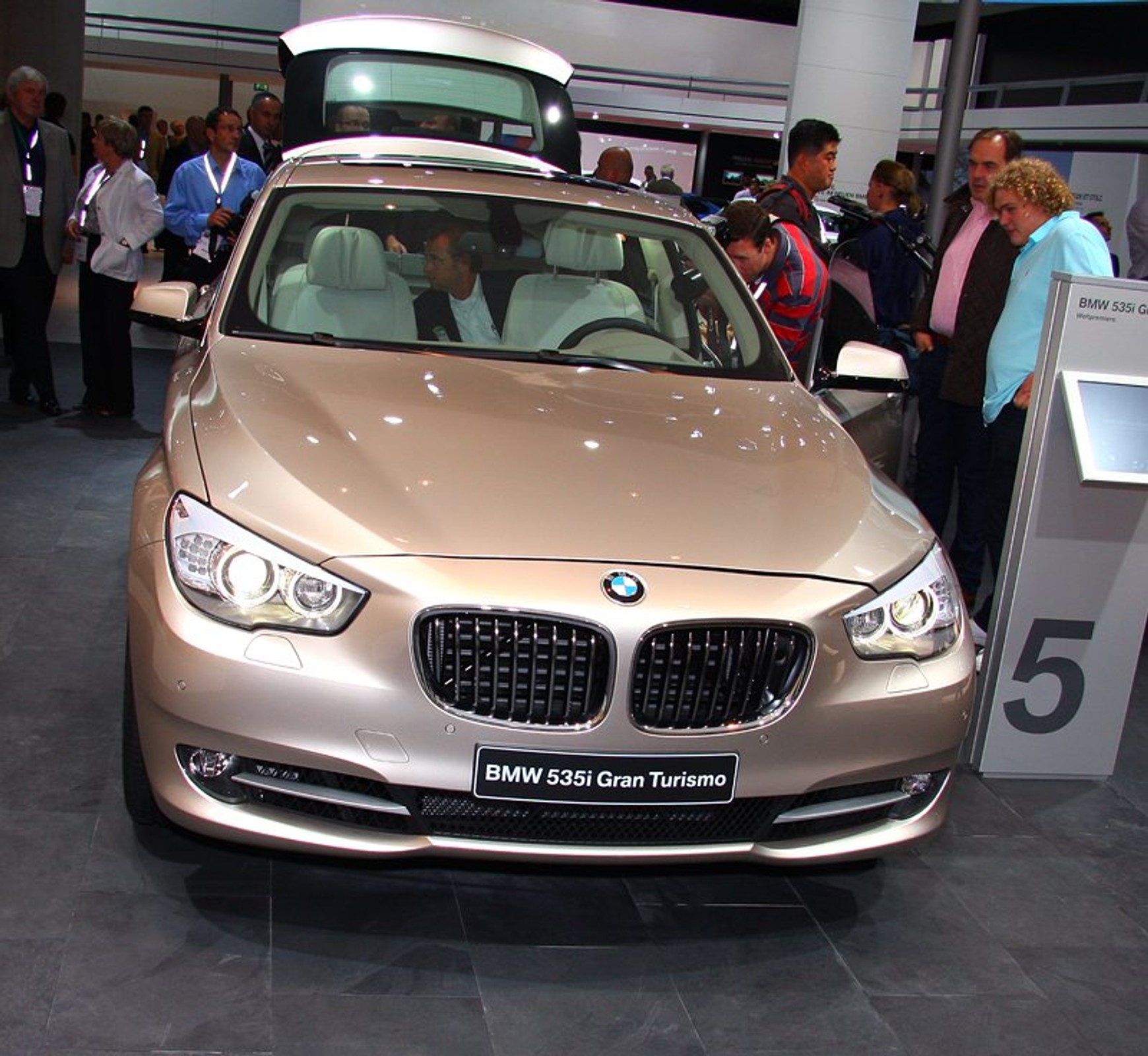 IAA Frankfurt 2009: BMW 5 GT – pierwsze wrażenia (fotogaleria)