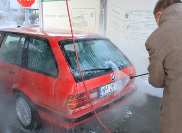 Jak umyć auto w duży mróz?