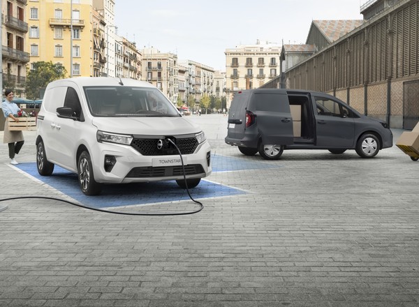 Nowy Nissan Townstar - koniec diesla w dostawczym modelu