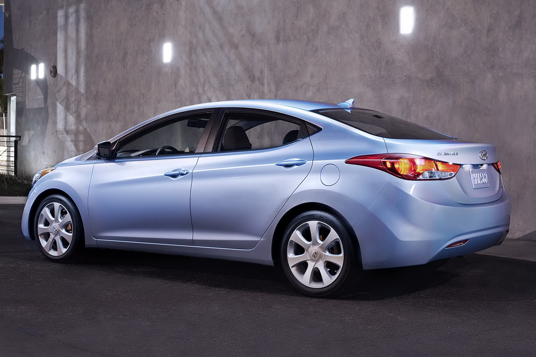 Hyundai Elantra debiutuje w Los Angeles