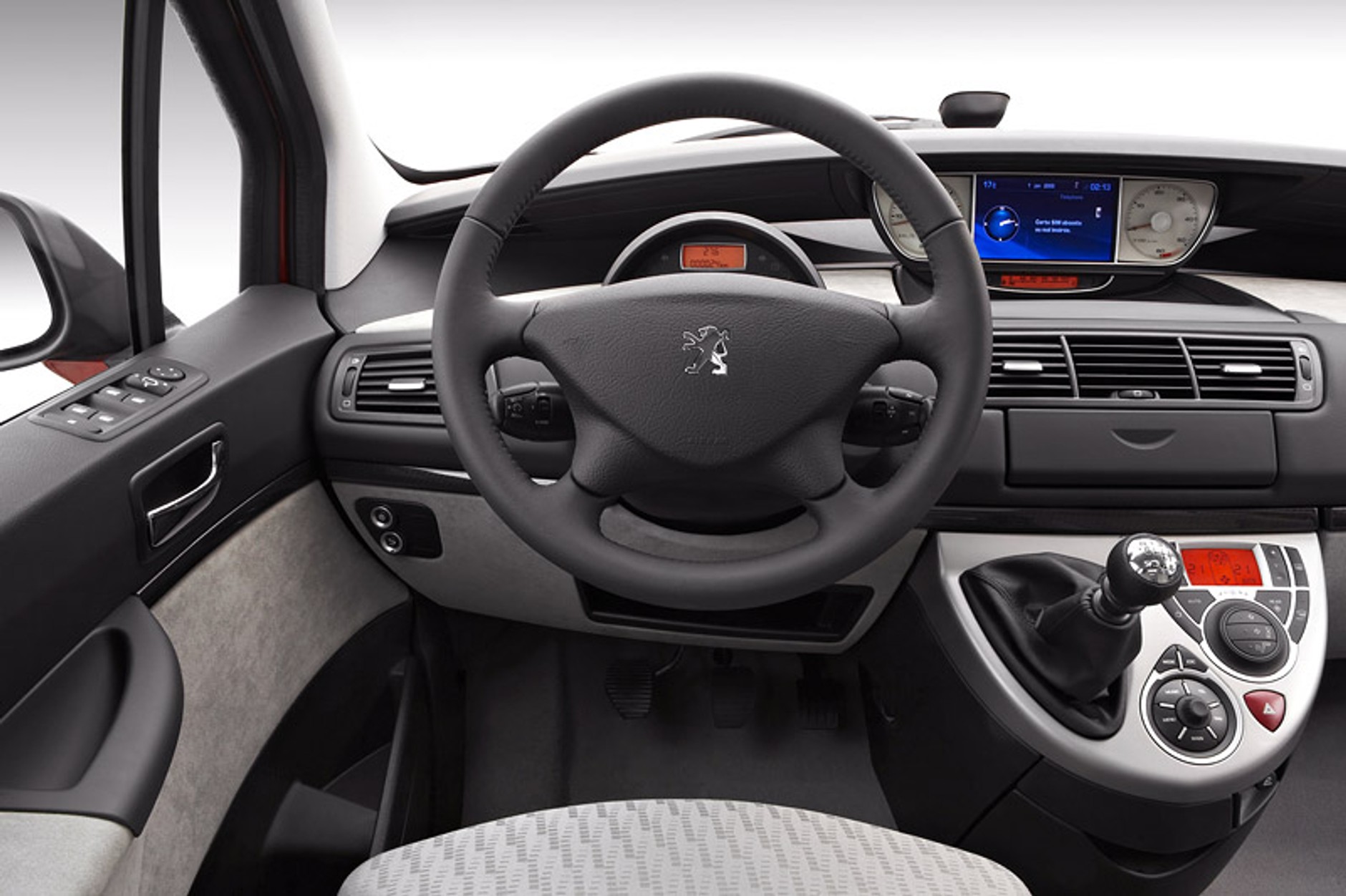 Nowy Peugeot 807: przyjemność na najwyższym poziomie