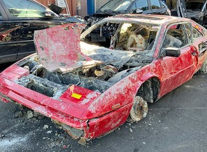 Ferrari Mondial wyłowione po 26 latach z amsterdamskiego kanału – zdjęcia