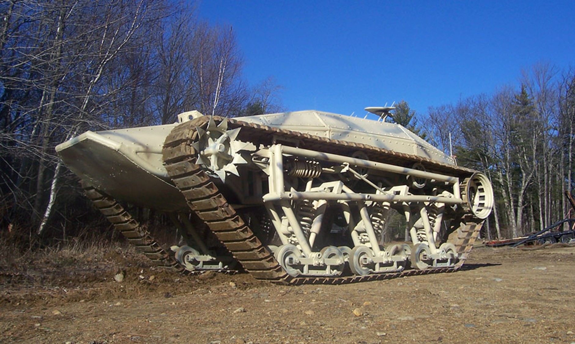 Ripsaw MS1: szybki pojazd terenowy