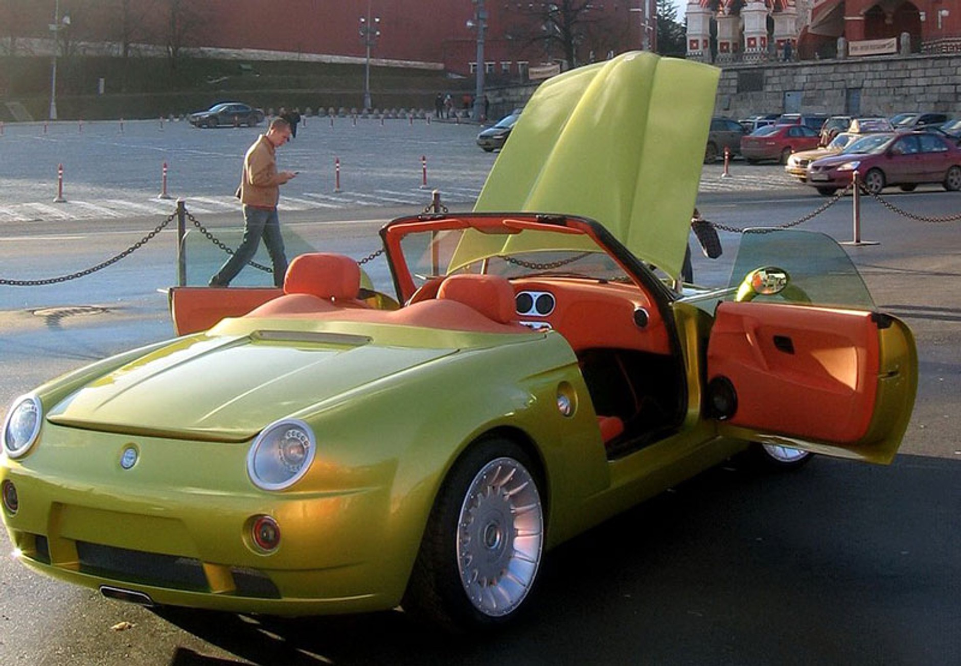 Cardi Body II: dwumiejscowy roadster z organami BMW