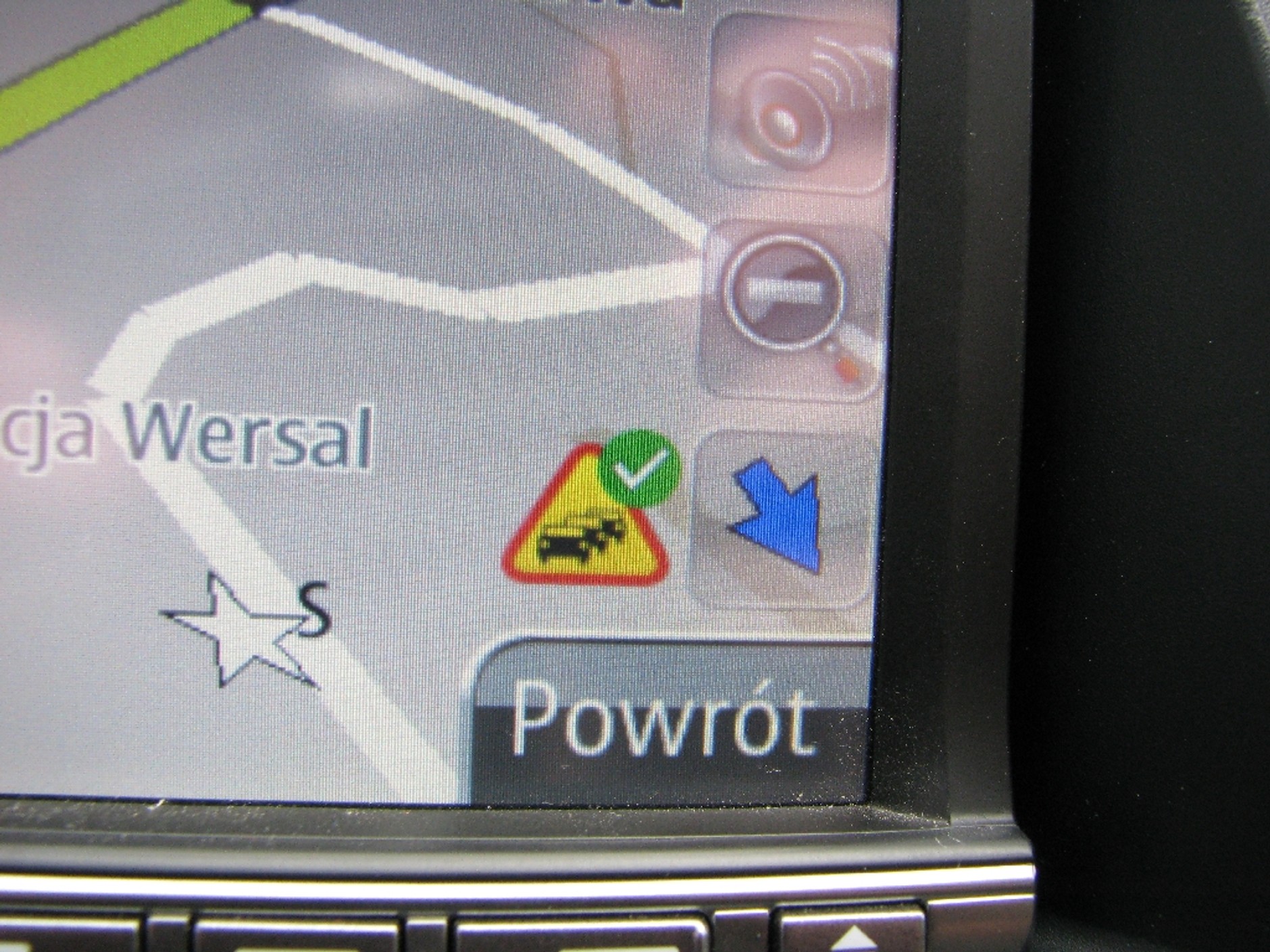 NaviExpert w radiu samochodowym Alpine