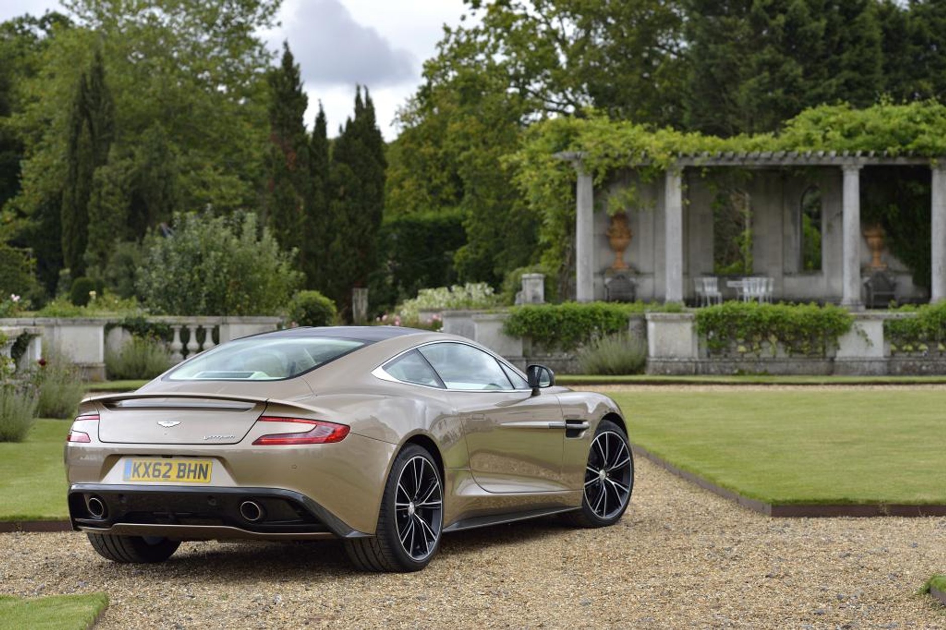 Jak jeździ Aston Martin Vanquish?