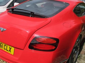 Licytacja komornicza luksusowych aut w Krakowie — Bentley, Mercedes i Jaguar [GALERIA]