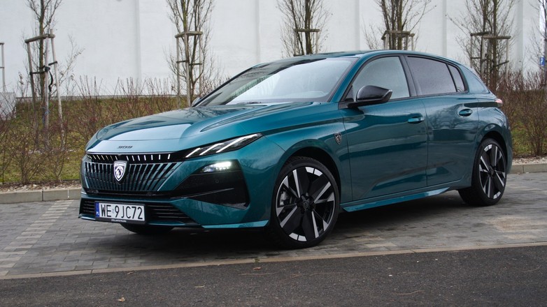 Peugeot 308 1.2 Hybrid 145 KM