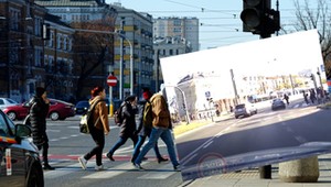 Kierowcy Mercedesa się spieszyło. Było bardzo blisko potrącenia [WIDEO]