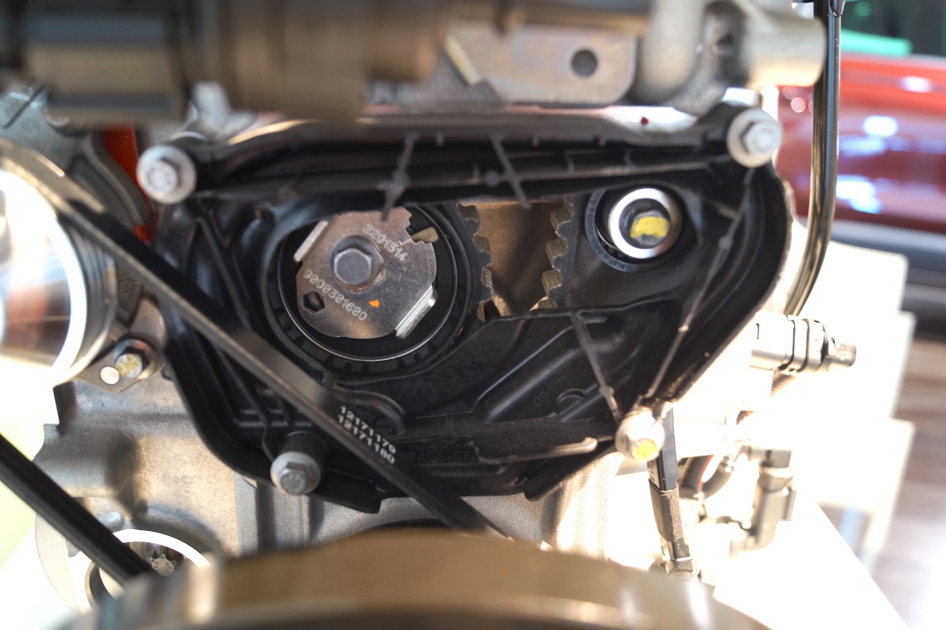 Silnik 1.2 PureTech: pasek rozrządu pracuje w kąpieli olejowej.