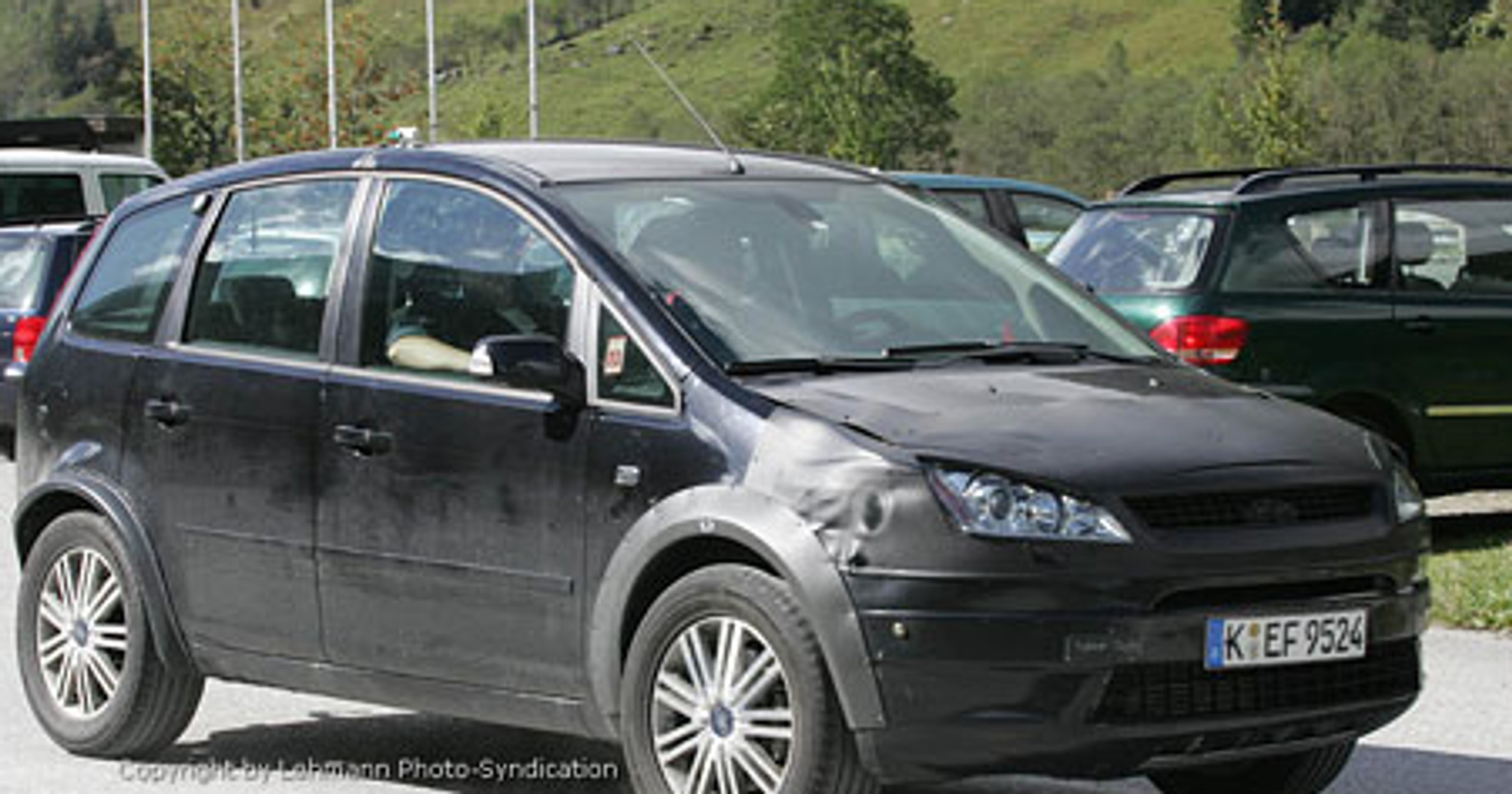 Zdjęcia szpiegowskie: Ford Focus C-MAX z napędem na cztery koła!