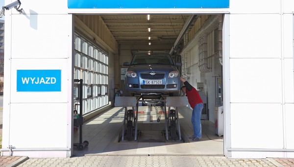 Na polskich stacjach kontroli pojazdów prawdopodobieństwo niezaliczenia przeglądu jest 10 razy niższe niż w Niemczech