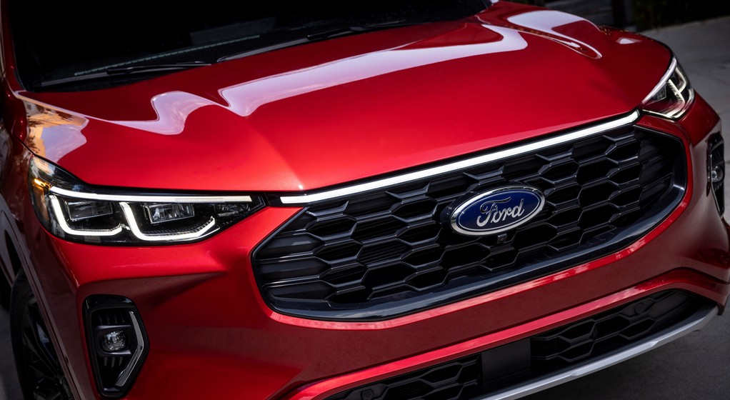 Ford Escape (model roku 2023)