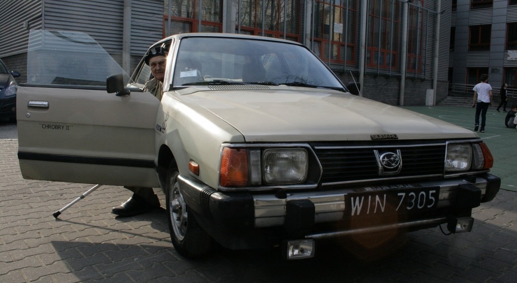 Kapitan Janusz Walędzik i jego Subaru 