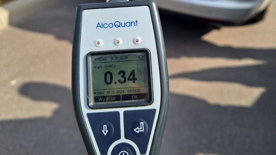Obraz pochodzący z serwisu https://szczecin.policja.gov.pl/szm/dzialania-policji/aktualnosci/63309,12-nietrzezwych-prawie-240-przekroczen-predkosci-szczecinska-drogowka-podsumowal.html
