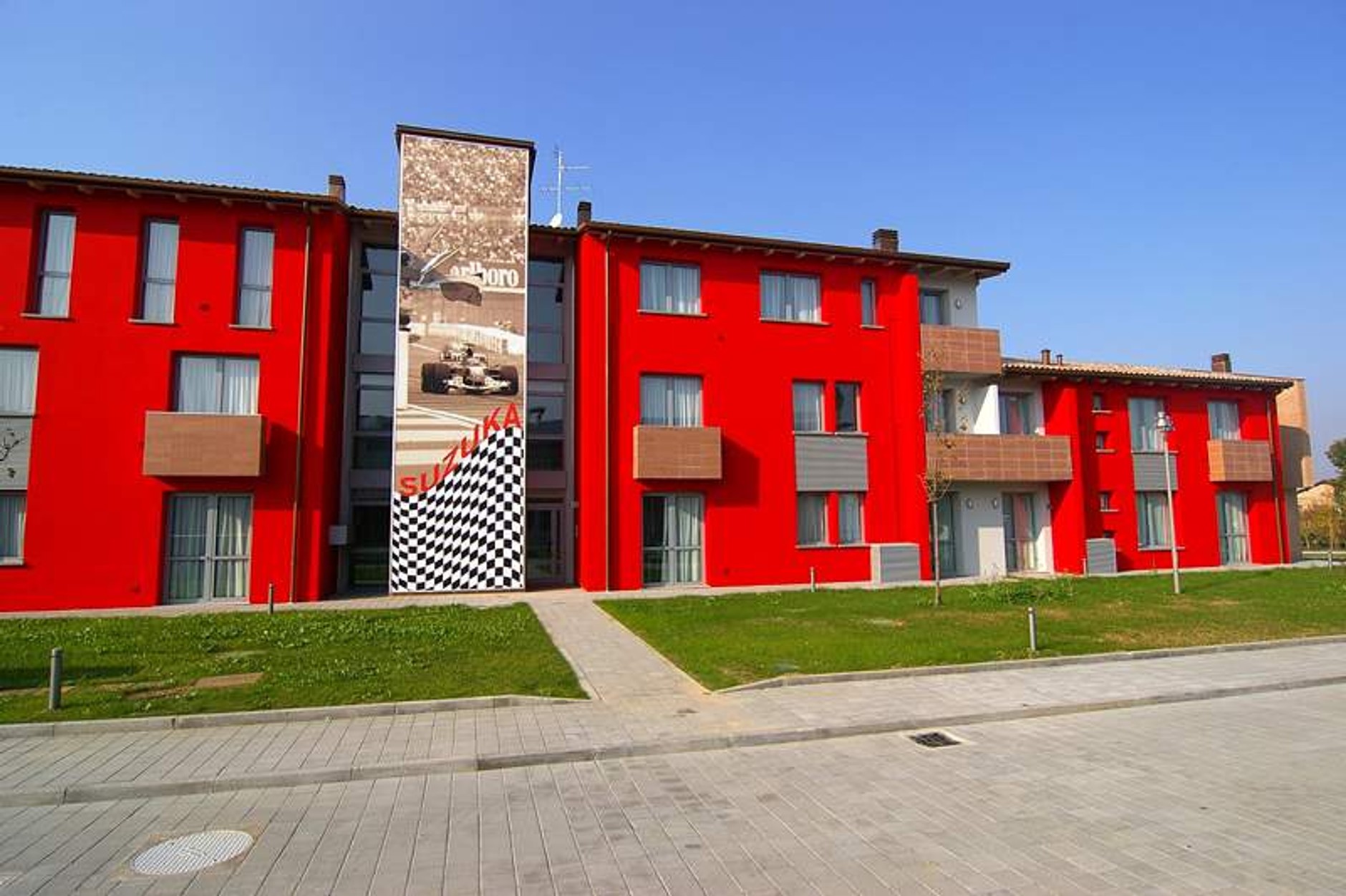 Maranello Village – pracujesz w Ferrari, zamieszkaj w Ferrari