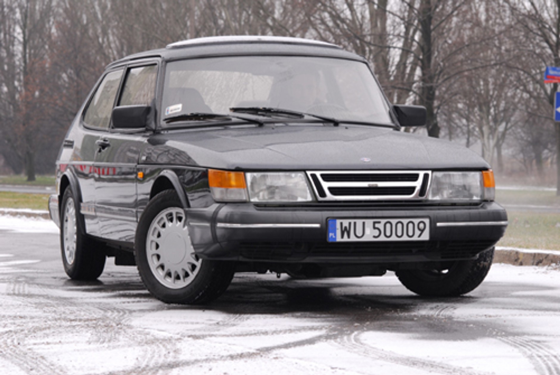Saab 900 - Pół-samochód, pół-samolot