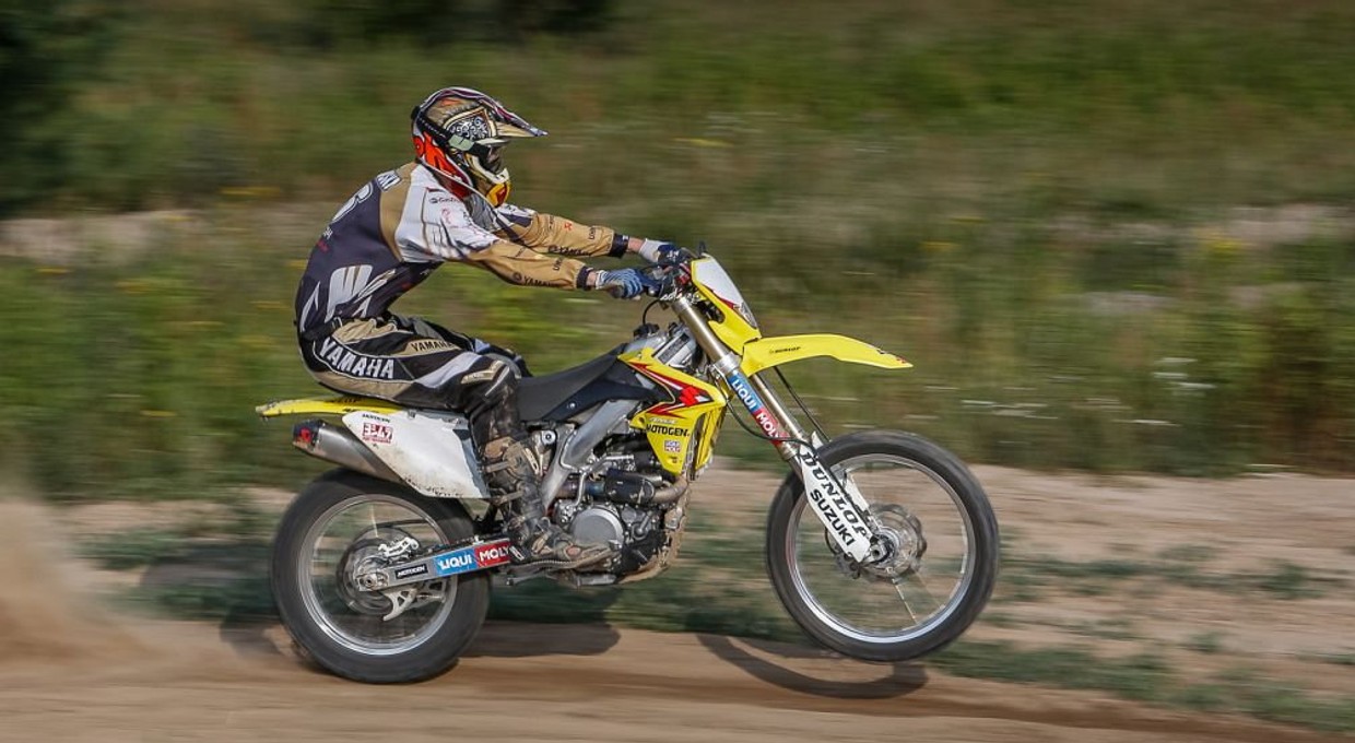 Suzuki RMX450Z - z wilczka w wilkołaka [wideo]