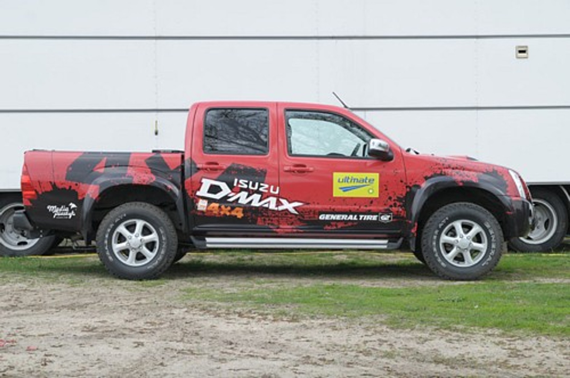 Jak skutecznie zabezpieczyć lakier terenówki?