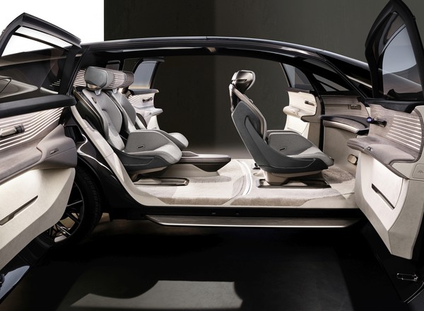 Audi nie stawia tylko na SUV-y. Widzi przyszłość dla vanów. Oto urbansphere concept