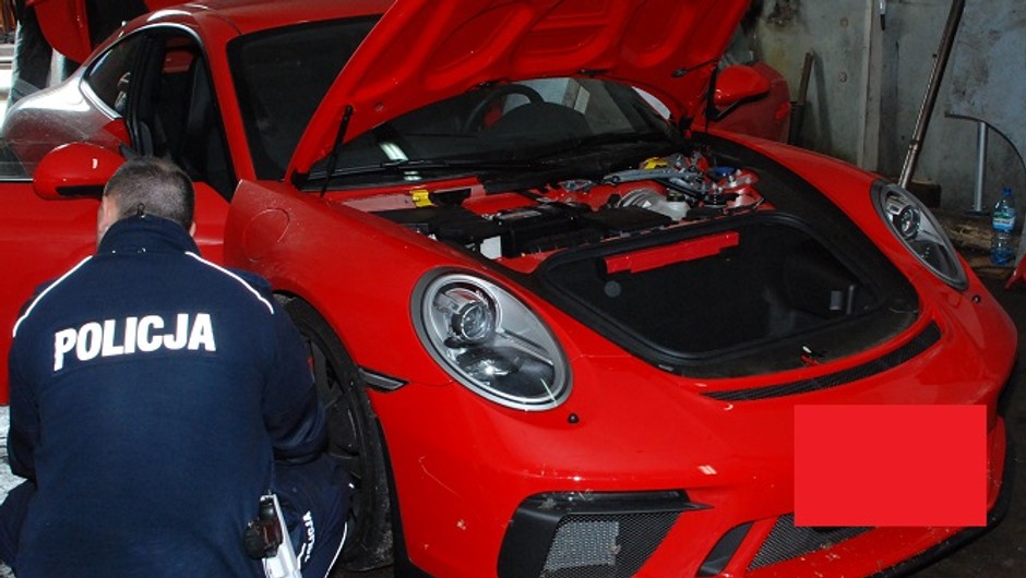 Policjanci odzyskali skradzione Porsche warte 700 tys. zł