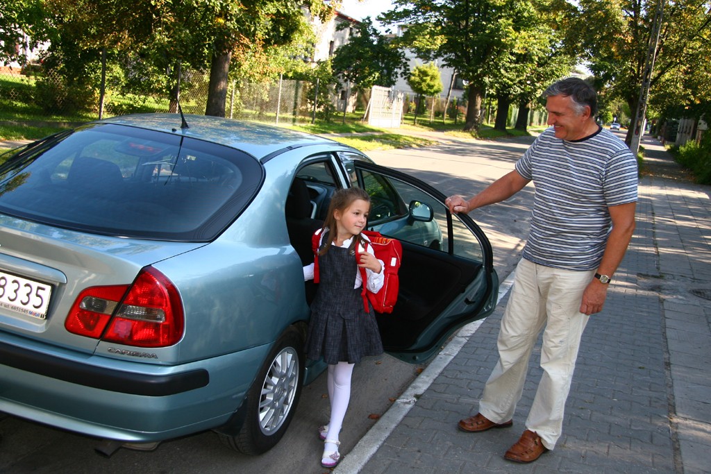 Uwaga, dzieci! Zawsze pamiętaj o zasadzie ograniczonego zaufania