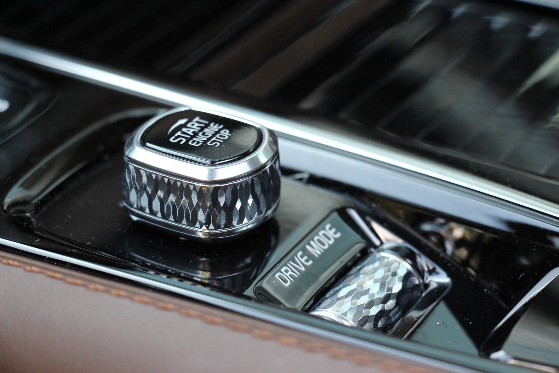 Volvo S90 T8 Inscription – Hybryda nie do oszczędzania