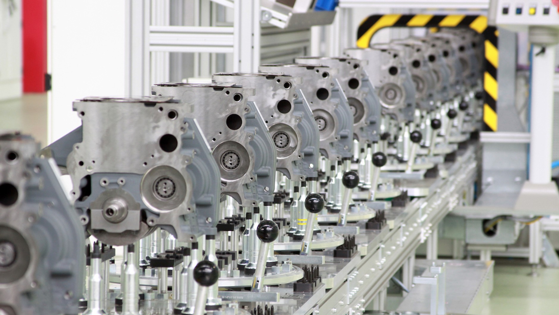Silniki na linii produkcyjnej w FCA Powertrain w Bielsku-Białej