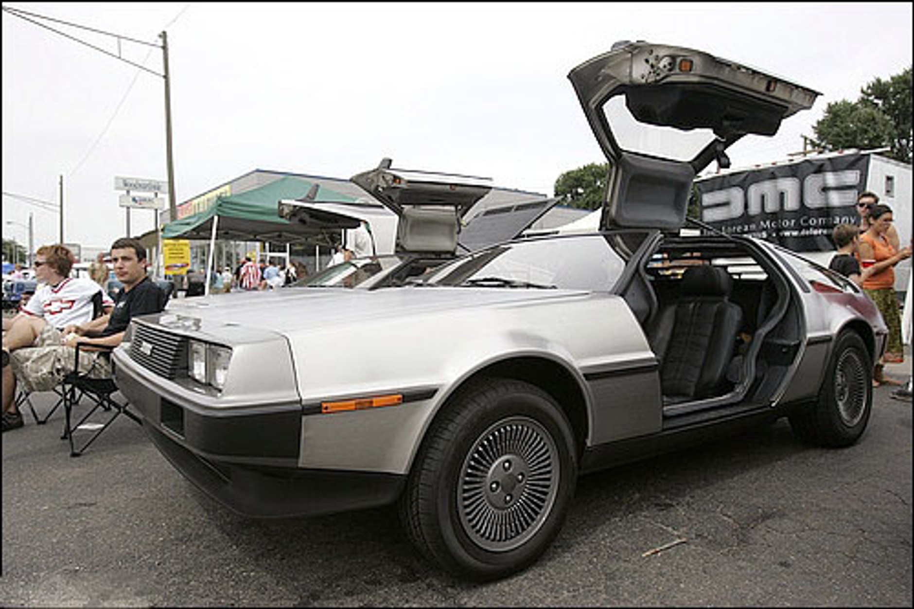 DeLorean DMC-12 powróci do przyszłości (+ wideo)