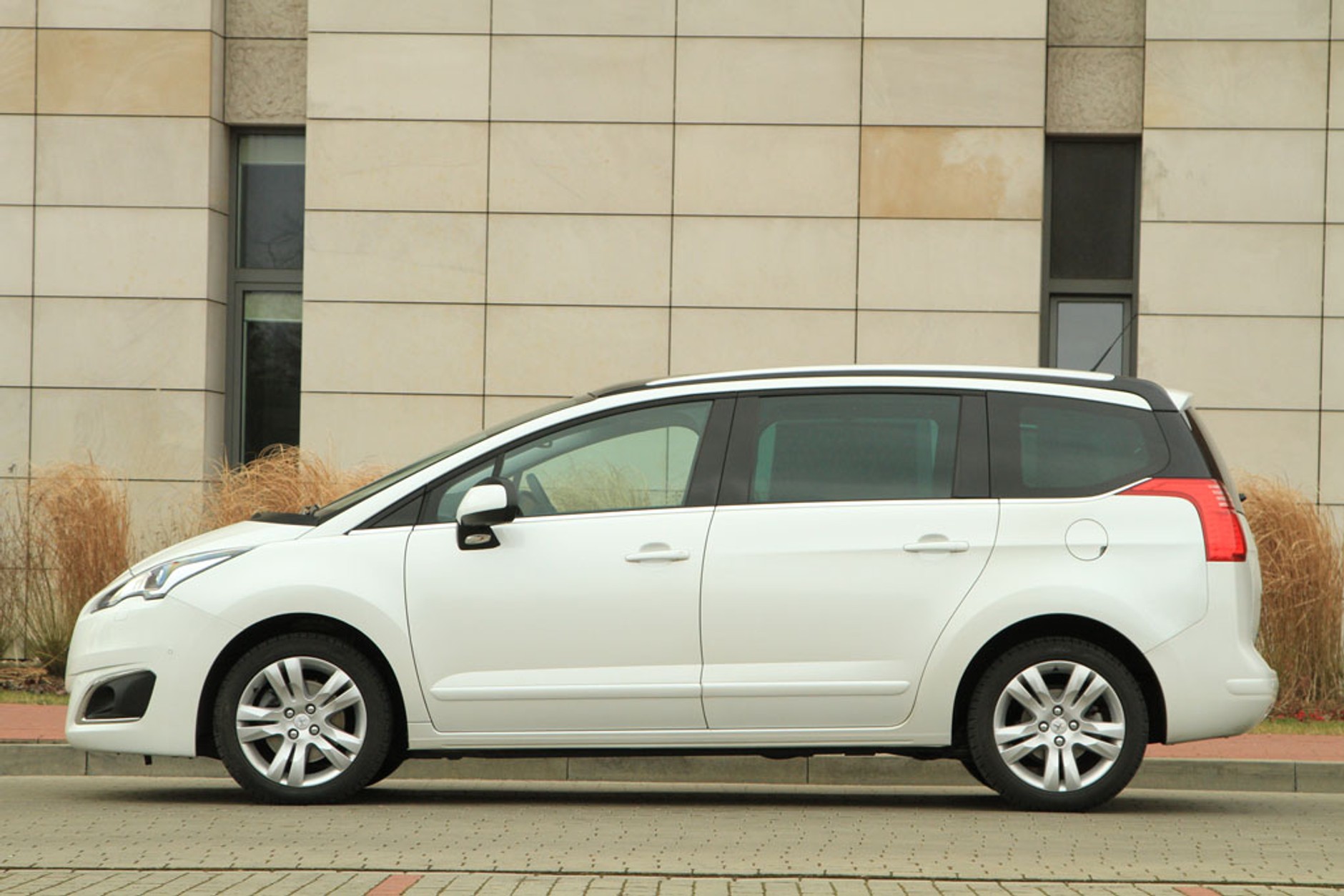 Peugeot 5008 - Modny i oszczędny van