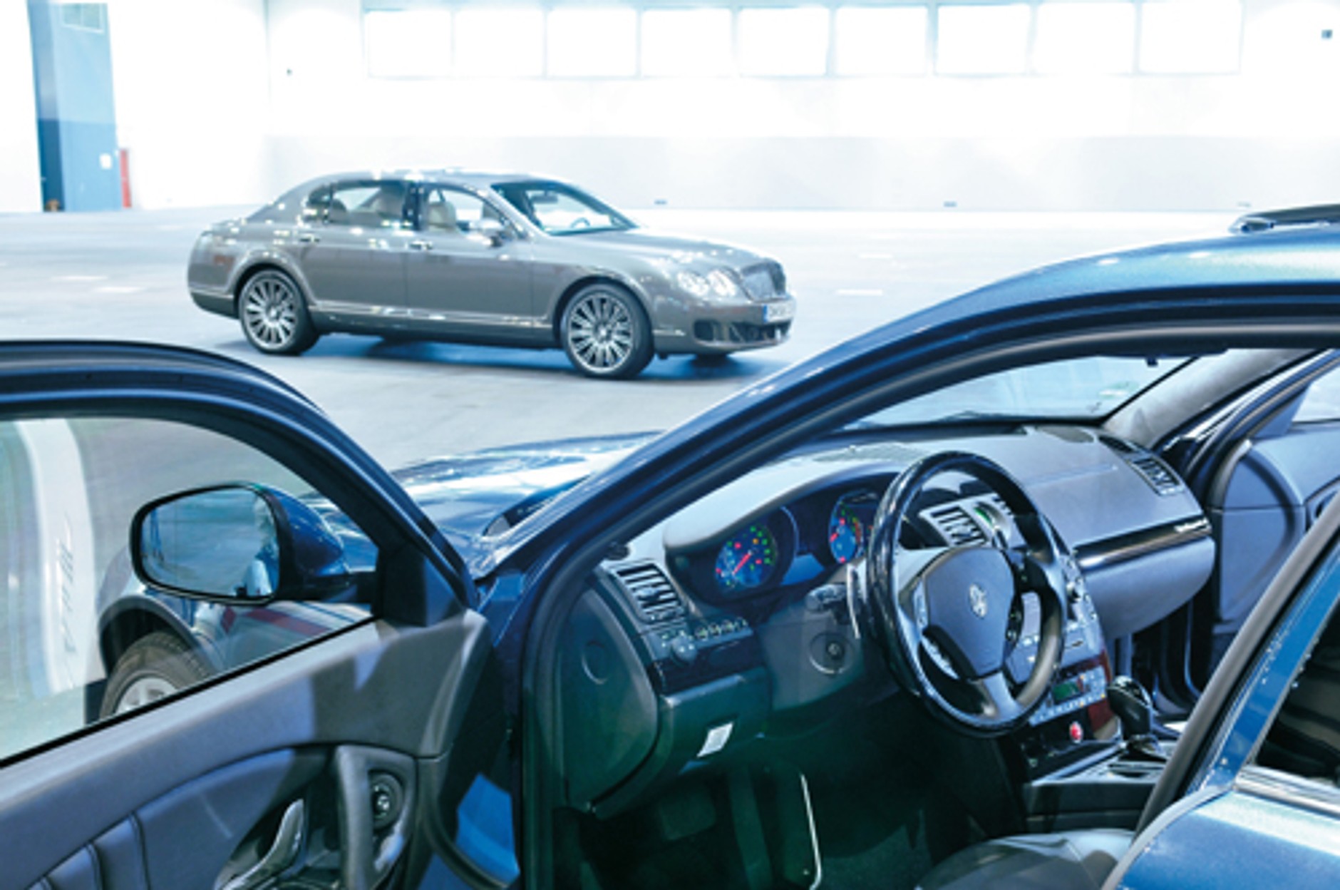 Maserati Quattroporte S kontra Bentley Continental FlyingSpur Speed - Porównanie najszybszych limuzyn świata