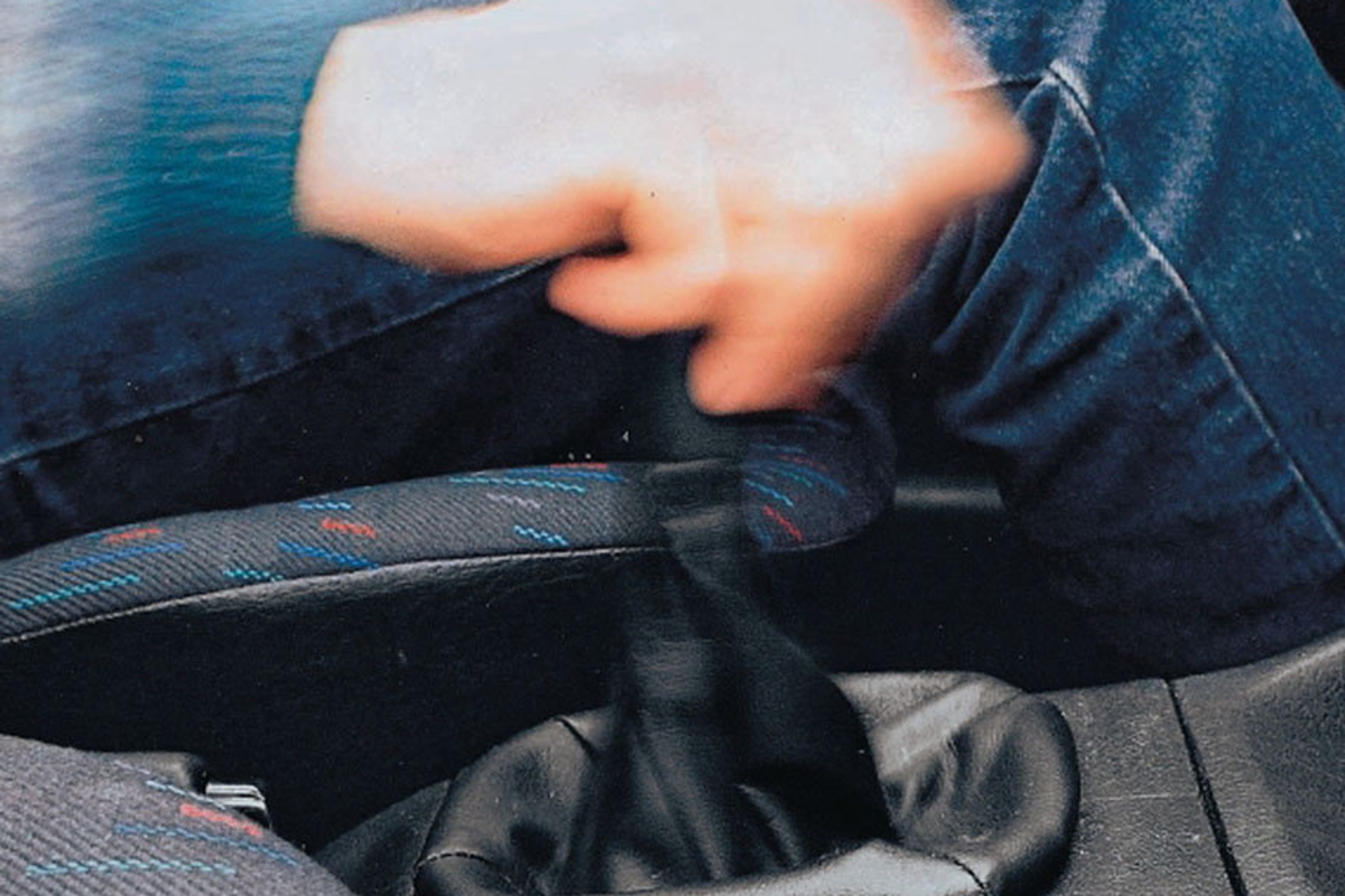 Inteligentna zmiana biegów zaoszczędzi dużo paliwa. Kierowcy nie znają jednego triku