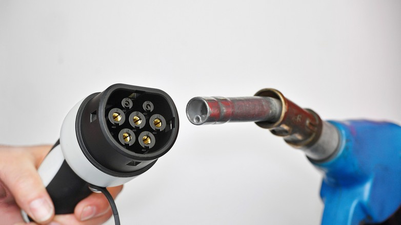 Porównanie: benzynowa hybryda, dieslowska hybryda kontra diesel i benzyna