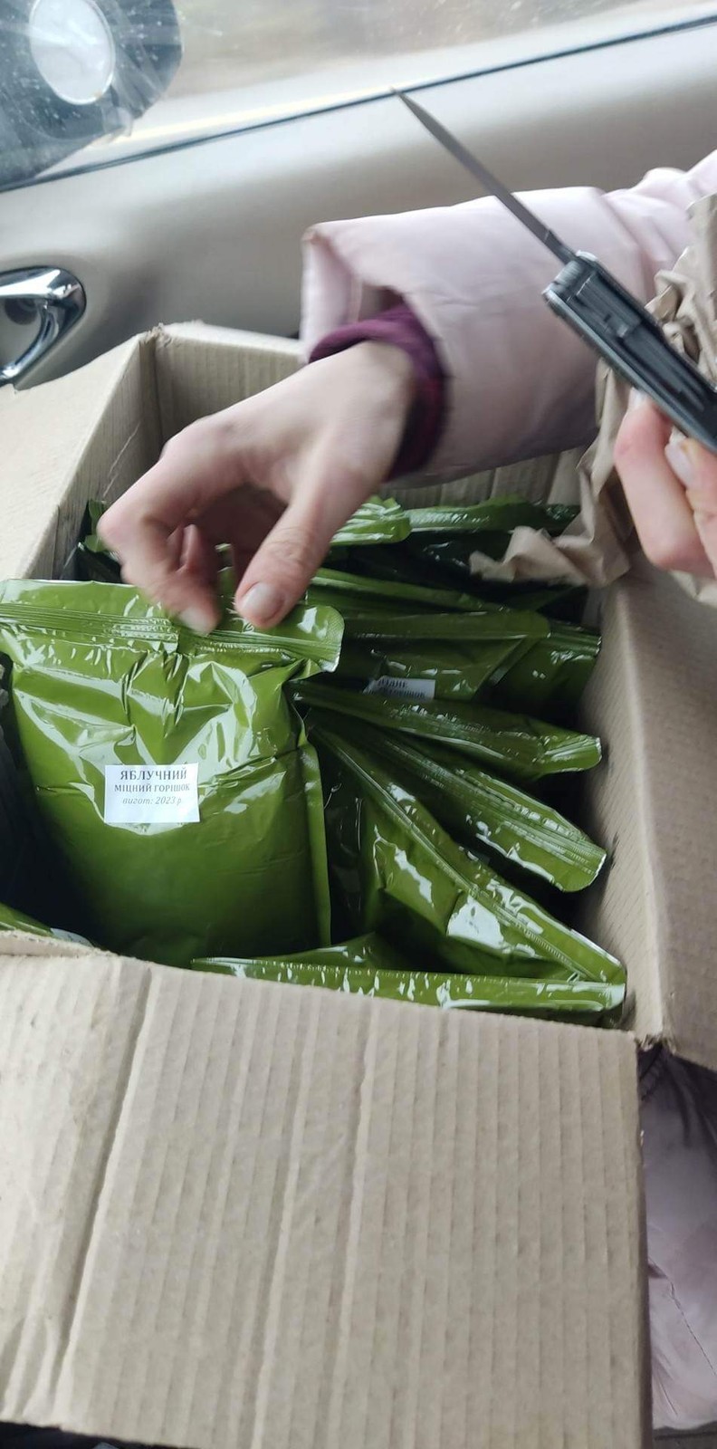 Takie paczki były rozdawane żołnierzom na blockpostach