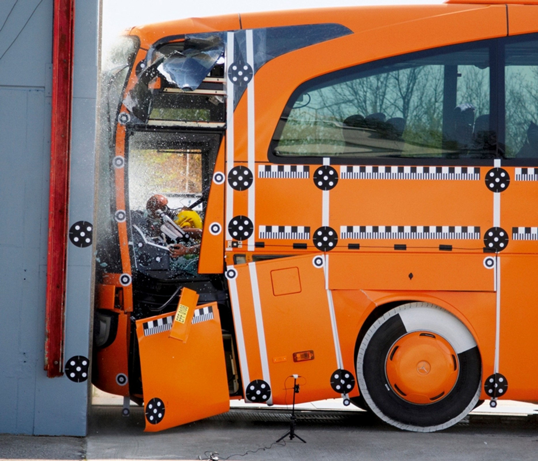 Crashtest autobusu – czy kierowca ma szanse?