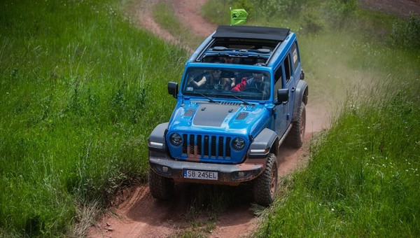 Nawet w hybrydzie Wrangler to prawdziwa terenówka