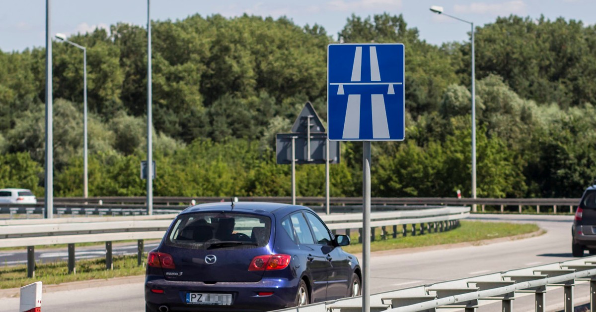 Co można sprawdzić podczas jazdy autostradą?