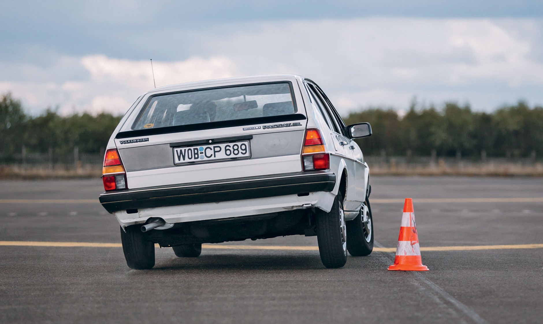 Volkswagen Passat1.6 GL - tradycyjnie pochylony