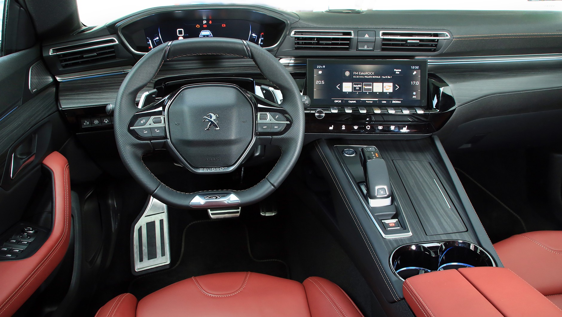 i-Cockpit wygląda znakomicie, ale jest też ergonomiczny