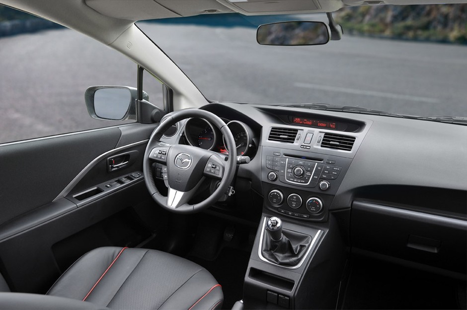 Mazda 5: rodzina będzie z niej bardzo zadowolona, a kierowca?