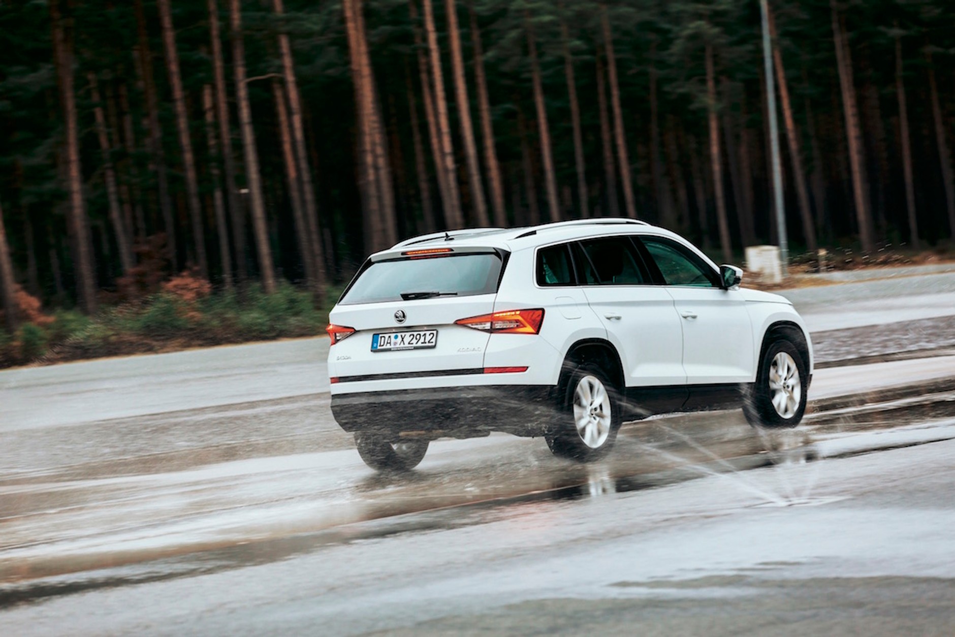 Skoda Kodiaq 
2.0 TDI DSG 4x2 kontra Skoda Kodiaq 
2.0 TDI DSG 4x4